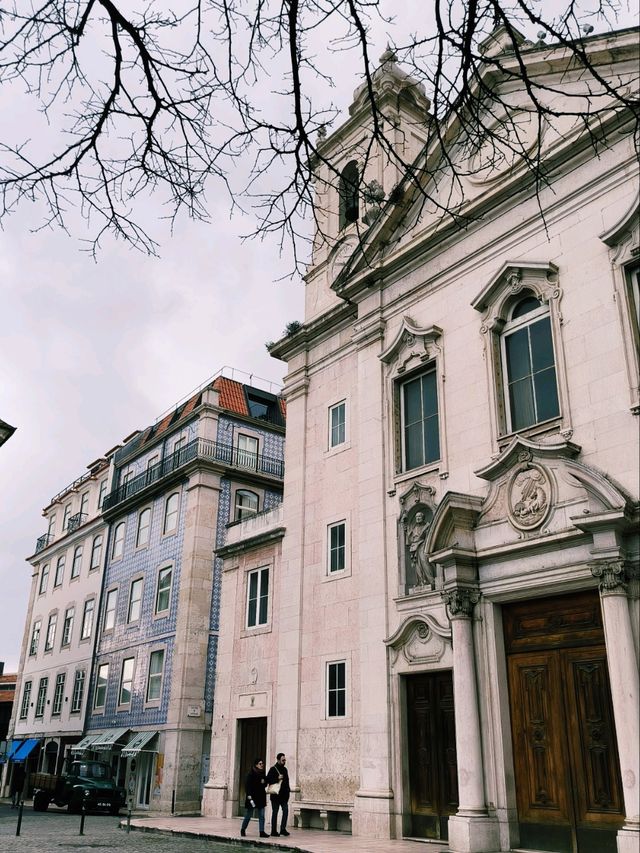 💖 Romantic Valentine’s Day in Lisbon: A Walk Through Stunning Architecture 🏛️