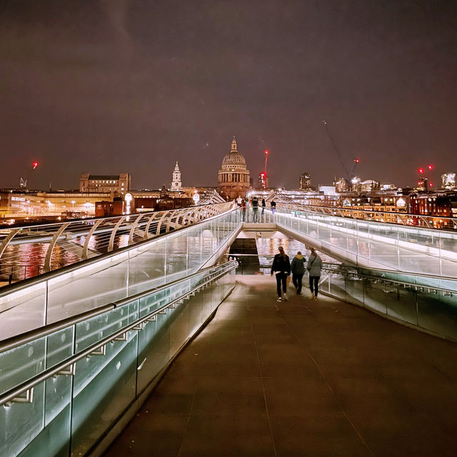 🌙 London After Dark: A Night Walk from Chinatown to the Millennium Bridge ✨