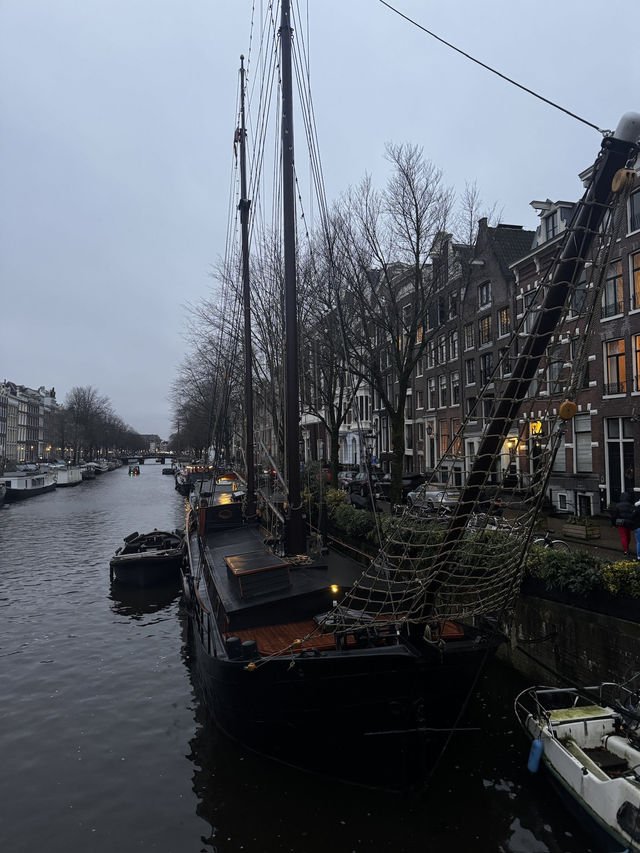 Amsterdam: A Journey Through Charm, Canals, and Culture 🇳🇱