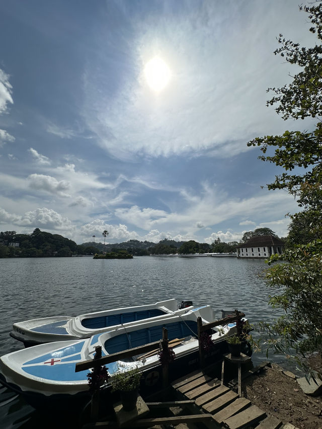 Kandy – The Heart of Sri Lanka 🌿🏞️