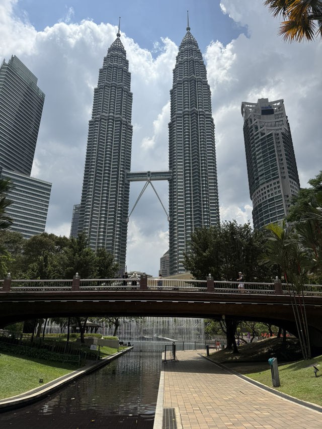 Skyscrapers, Street Food, and Culture: Discovering the Heart of Malaysia 🇲🇾 