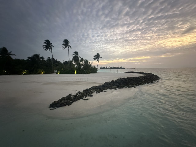 🌅 Sun Siyam Iru Veli: Painting the Sky in Paradise 🌅 Sun Siyam Iru Veli: Painting the Sky in Paradise