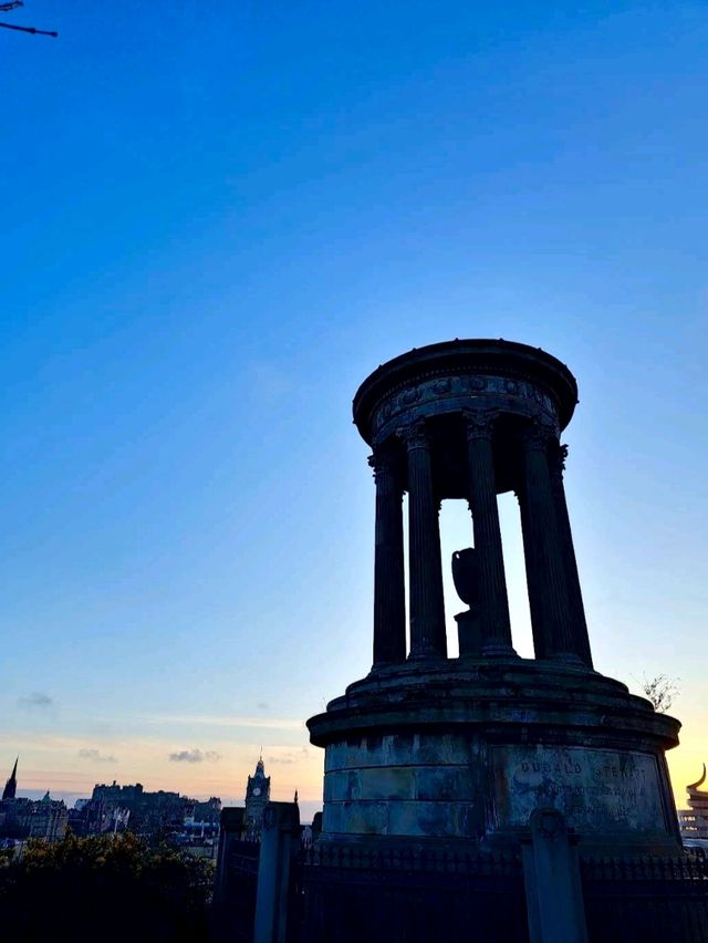 스콧 기념비 & 더걸드 스튜어트 기념비: 에든버러의 상징 🏛️✨