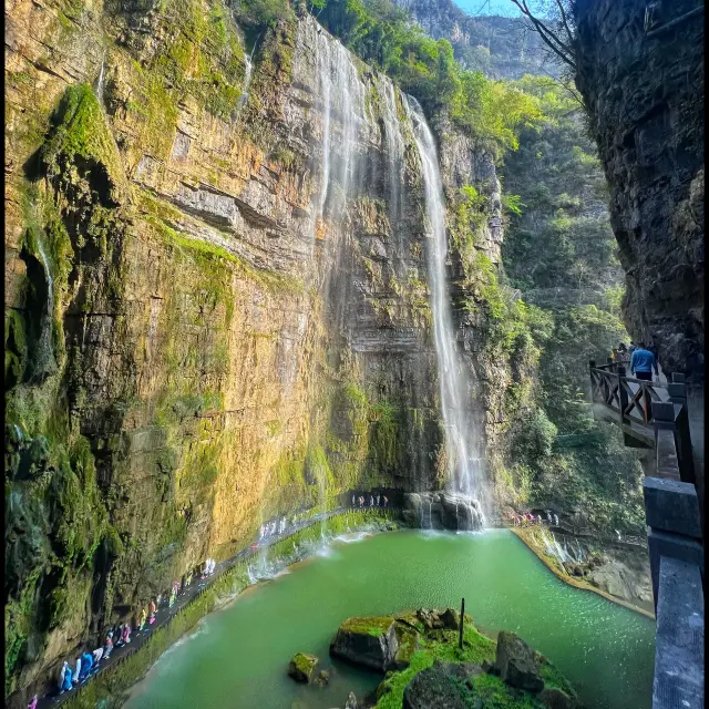 Three Gorges Waterfall 😱