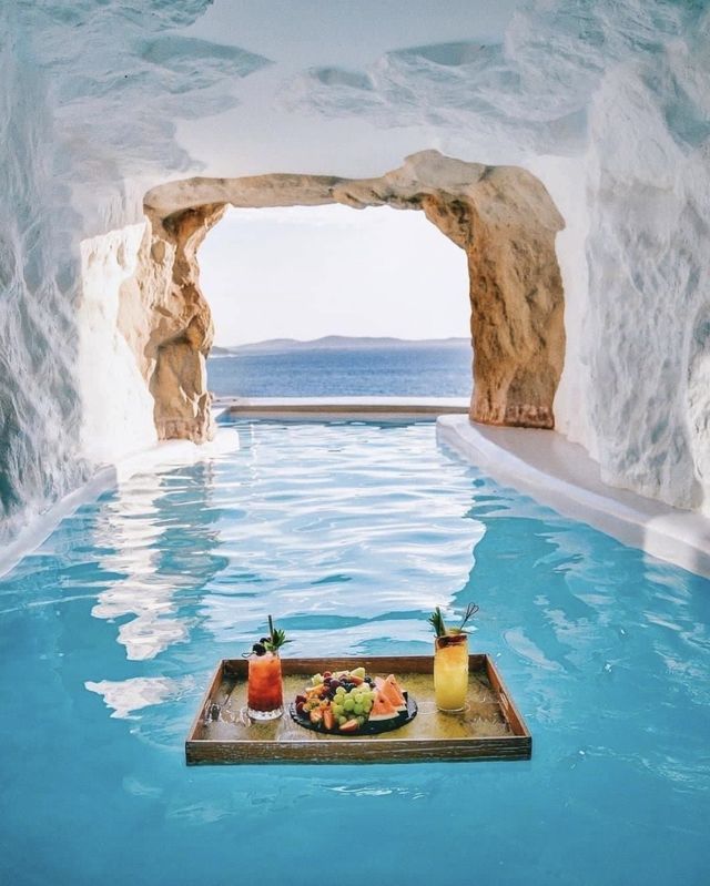 March trip to Greece | Cave hotel! Romantic love, sea, niche private collection.