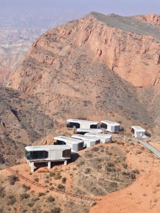 Lanzhou | How beautiful it is to watch the snow and Danxia in the space capsule hotel