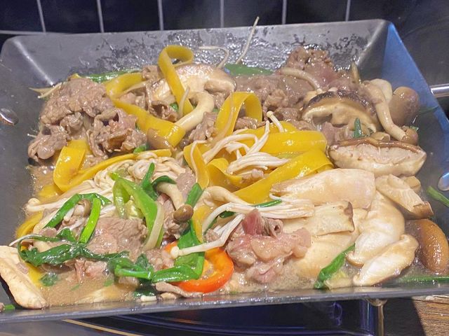 熱辣辣鐵板牛肉 (Rainbow Pocha)