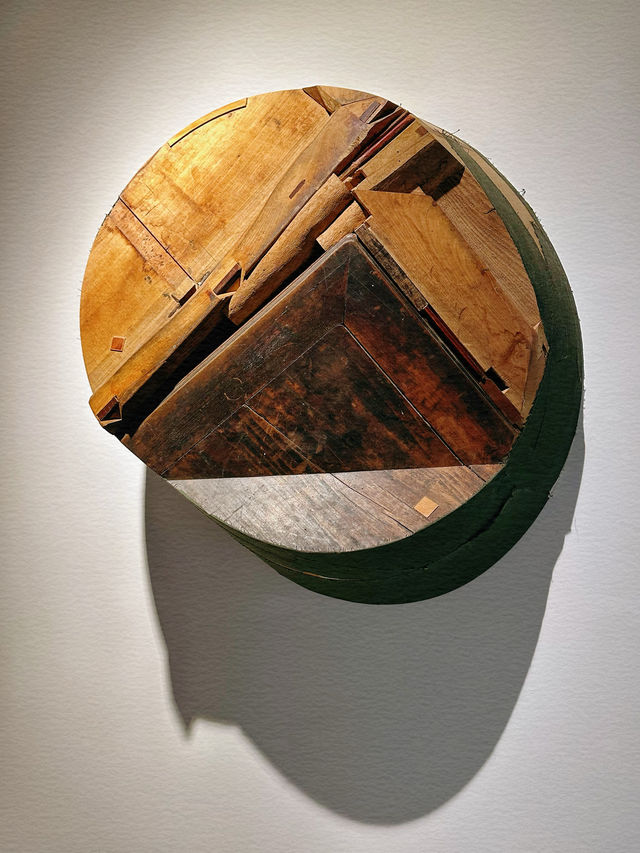 還有人不知道嗎？靜安蘋果店門口有個超棒的展