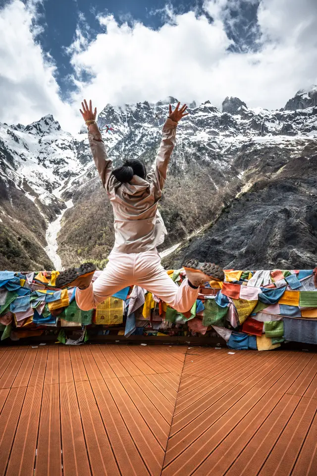 Meili Snow Mountain Park's Mingyong Glacier