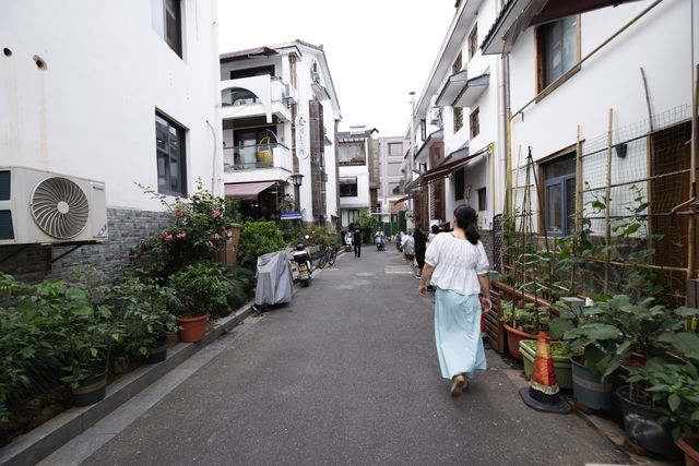 這個位於杭州西湖邊的村子真有氛圍感