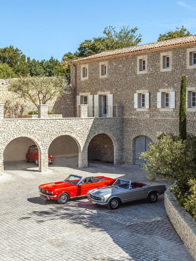 🏰✨ Enchanting Escapes in Gordes: La Bastide Palace 🌄
