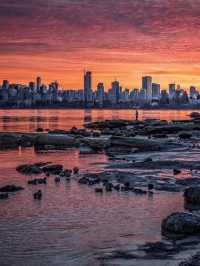 Vancouver's Skyline: A Symphony of Nature and Urbanity 🌇✨