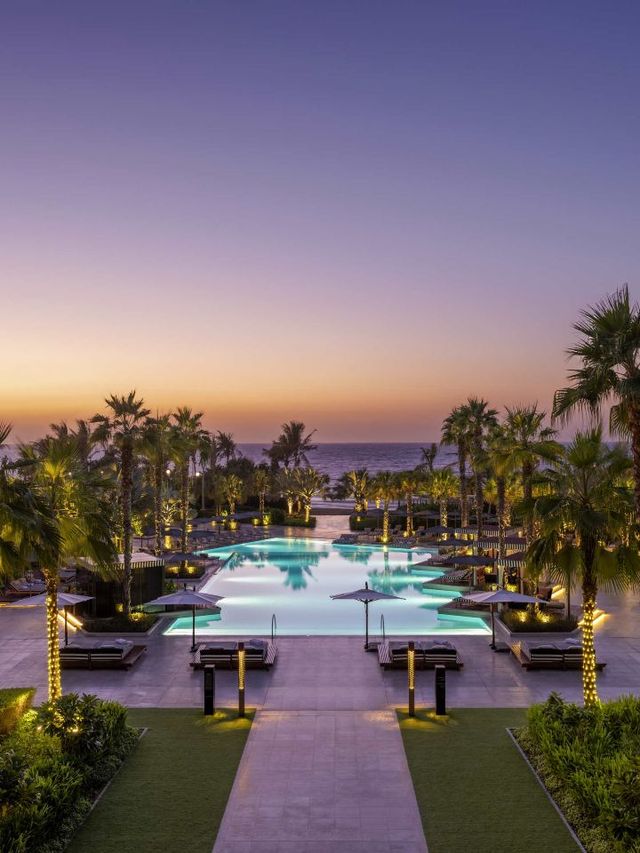 🌟 Dubai's Luxe Escape: Banyan Tree Bliss 🏝️✨