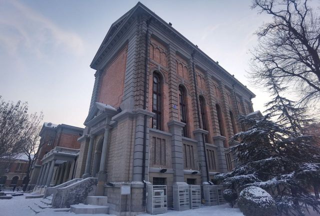 白雪映古建，岁晏尘事歇——雪舞天津老建筑