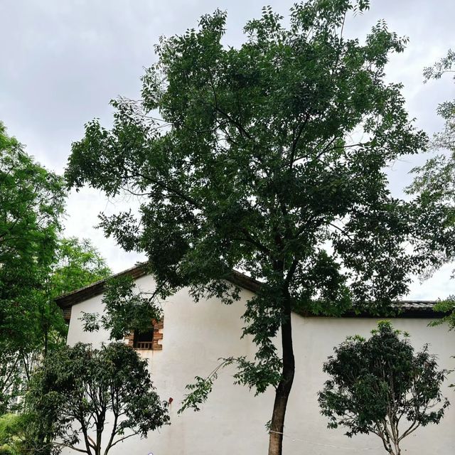 昆明|雨中探訪聞一多朱自清舊居～