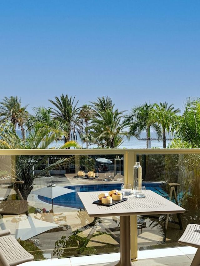 🌟 Canary Islands' Cozy Comforts at Sir Anthony 🌴✨