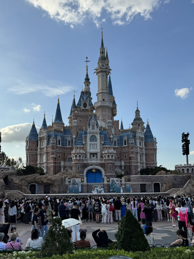 #Disneyshanghai #shanghai #Mickymouse #jacksparrow #pirates 