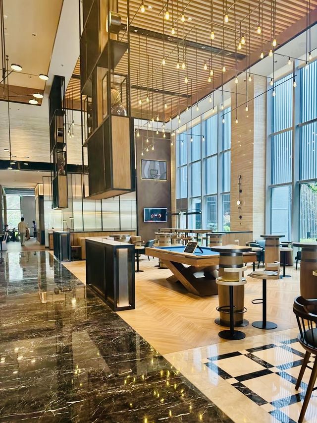 新開業的五星級酒店。