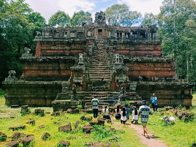 Phimeanakas: Mezoamerican Maya Style in Cambodia