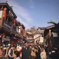 一人去旅行｜到處都是人，沙坪壩區磁器口古鎮太有年味兒了，很熱鬧