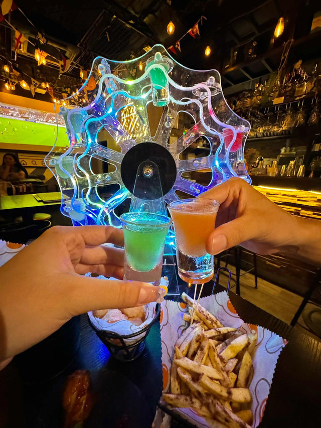澳門夜生活必衝！這間酒吧chill到不想走！🥂