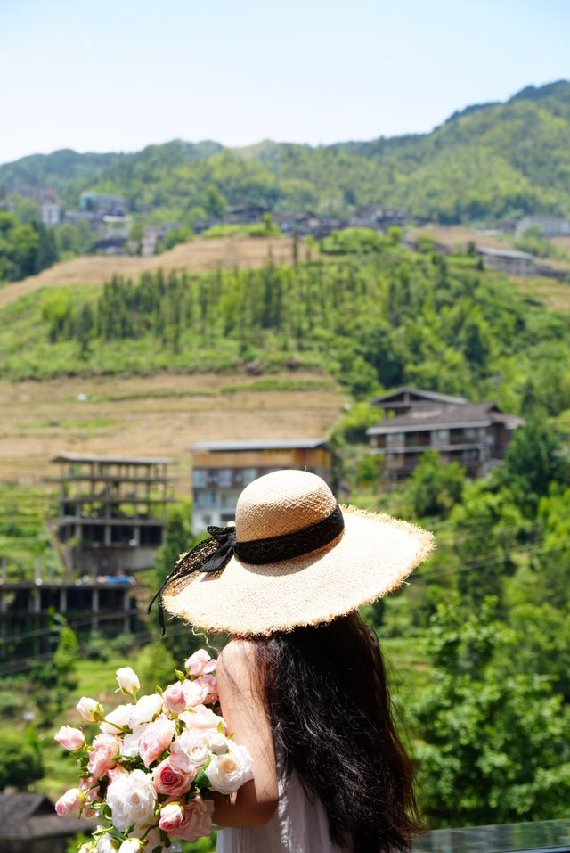 住進2300歲嘅天然水墨畫入面！