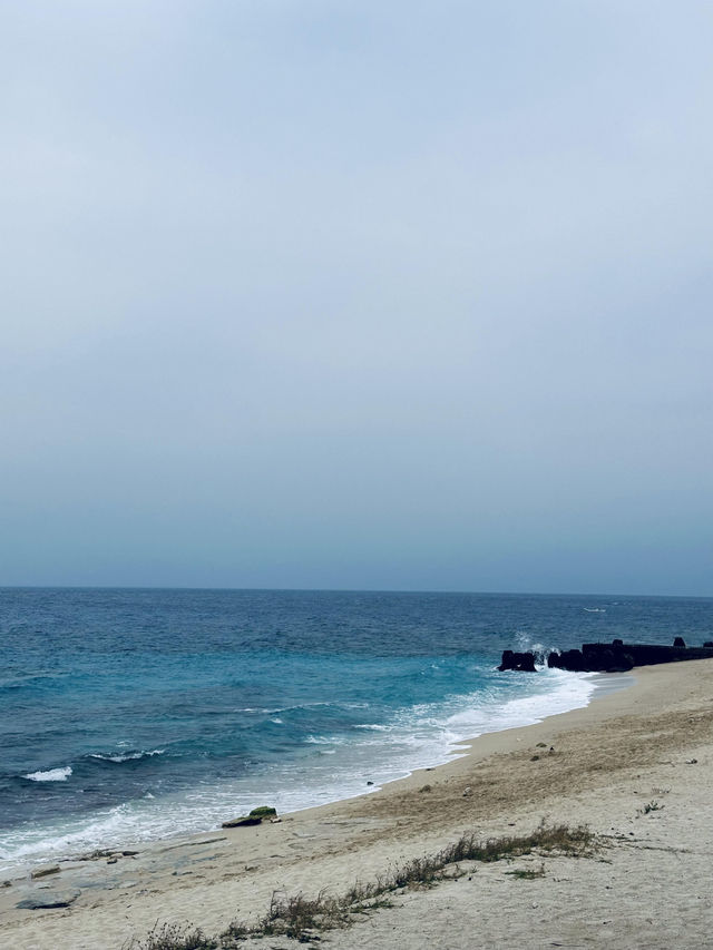 🌊琉球隱藏版秘境！露天泳池Bar美到像電影場景✨