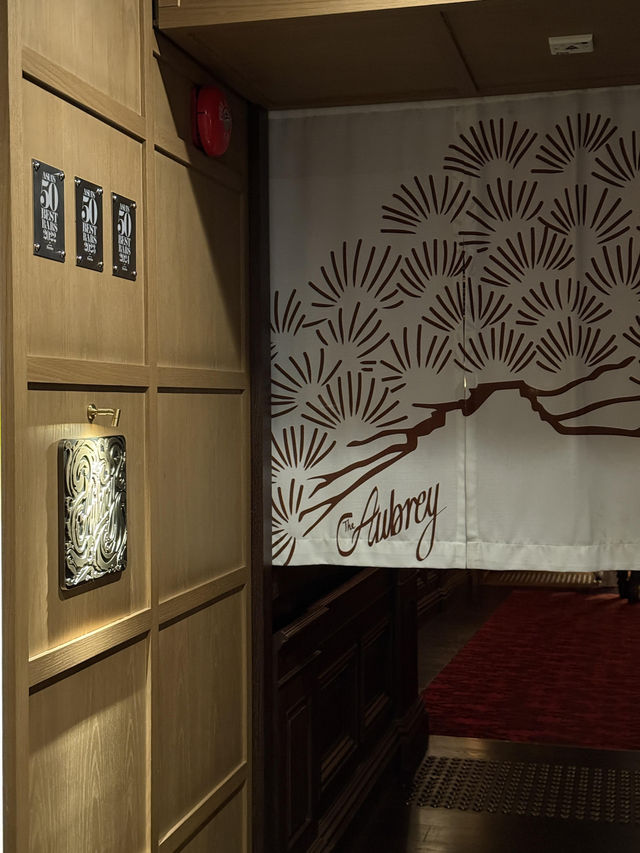 🥂中環必衝！亞洲50佳酒吧The Aubrey，高空微醺浪漫值爆表！