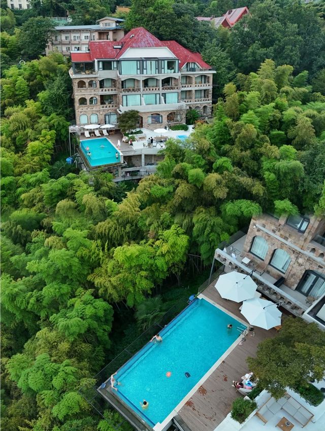 入住莫干山隱世懸崖泳池雲端仙境