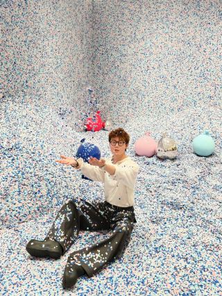 홍콩 Loewe 새 전시회 오픈! 힐링 컬러 폭풍이 몰려온다