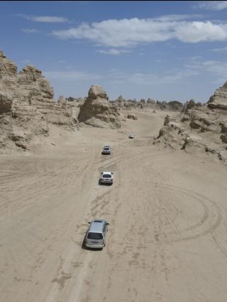 로부포 무인구역 횡단｜황량함 속에서 만나는 가장 아름다운 일몰