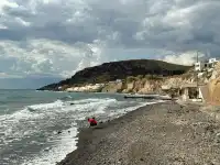 對聖托里尼印象大多來源於它藍白一面的浪漫，但其實粗獷美也是聖托里尼鮮少宣傳的一張名片！Fira為中心