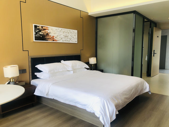 來鼎湖山必住酒店