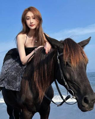 ไฮไลท์ที่เงียบสงบที่สุดของบาหลี: การขี่ม้าบนหาดทรายสีดำ
