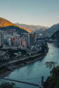 即將新開！推開窗就是高黎貢山！睡在怒江大峽谷懸崖上的酒店