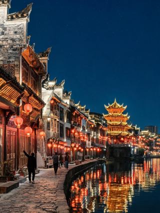 ทัวร์ชมเมืองเจิ้นหยวนยามค่ำคืน | ภูมิภาคเจียงหนานอันงดงามที่บรรยายไว้ในตำราเรียนนั้นมีอยู่จริง