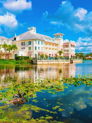 Kota-Kota Tersembunyi di Sekitar Orlando | Kissimmee: Panduan Wisata Lengkap Perhatian semua wisatawan musim panas ke Disney dan Universal Studios di Orlando! Akomodasi di luar taman hiburan juga termasuk.