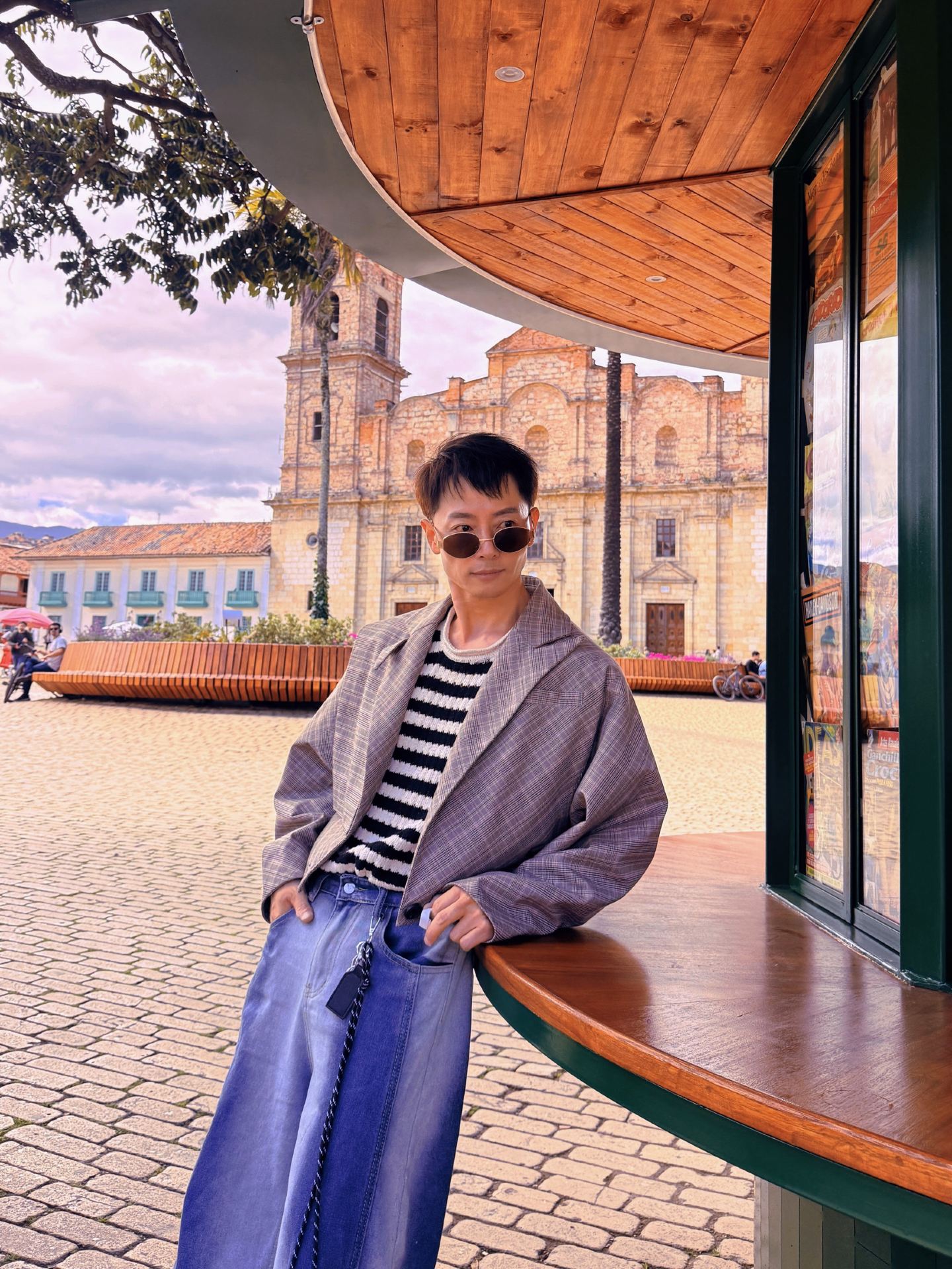 Đến Zipaquirá, Colombia, và ghé thăm nơi Gabriel García Márquez từng theo học.