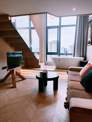 Kunming Weekend Getaway | Loft room with a bathtub, soak away your fatigue with a view