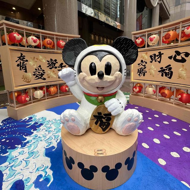 招財貓造型米奇老鼠同唐老鴨
