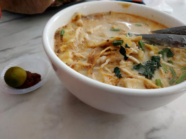 DELICIOUS BOWL OF SARAWAK LAKSA!