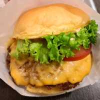 Shake Shack🍔漢堡包餡料豐富🍟厚脆薯條🥤奶昔💕太美味了✨