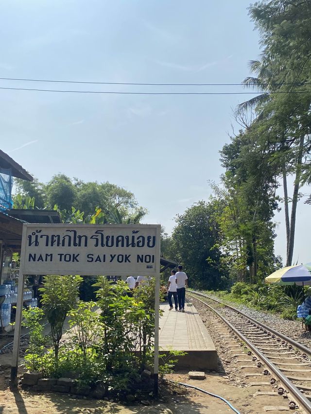 น้ำตกไทรโยกน้อย กาญจนบุรี น้ำตกสวยมาก