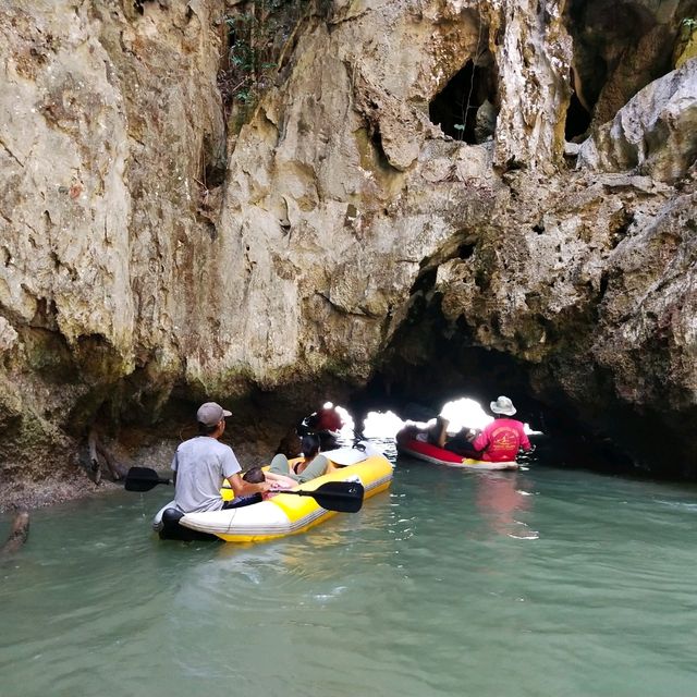 พายเรือคายัคลอดถ้ำที่อ่าวพังงา