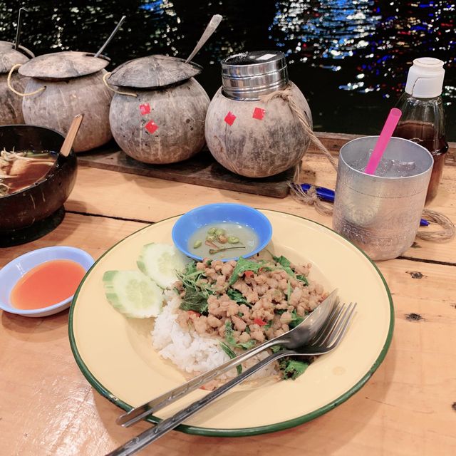 Tong Yum Noodles in Coconut Bowls 🥥