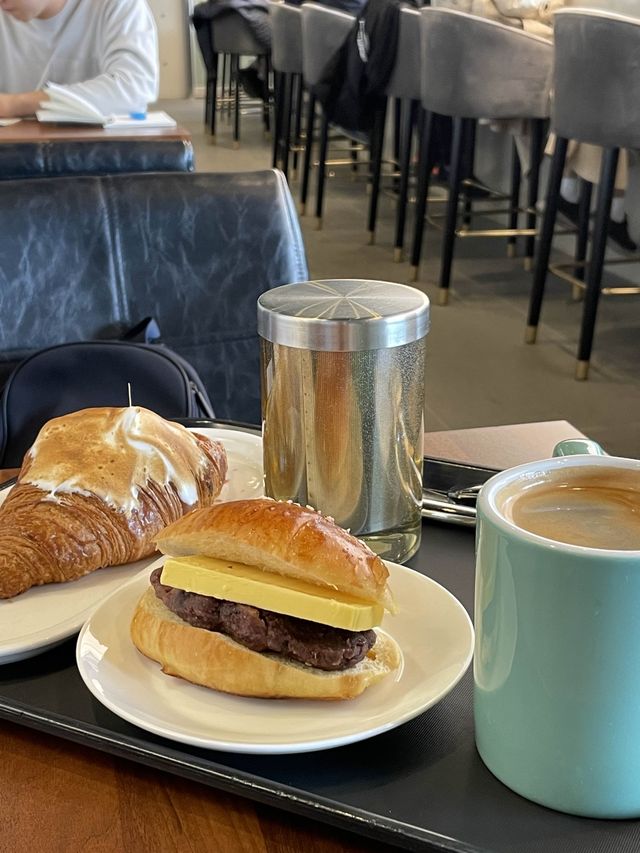 카공 가능 !! 인스타 감성 낭낭한 대형 카페 ☕️ 파주 헤이리 마을 대형 카페 🍀