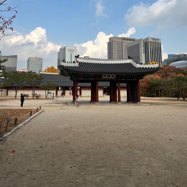 พระราชวังถ็อกซู (Deoksugung Palace)