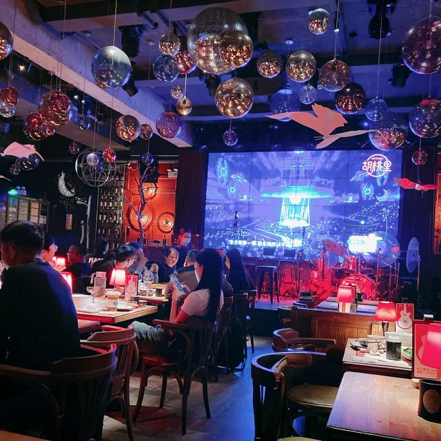 🎶🥰 深圳每晚必去「胡桃里音樂酒館」🎸🎷🪗🥁