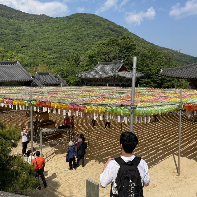 단풍 명소이자 영남 3대 사찰 중 하나인 범어사 