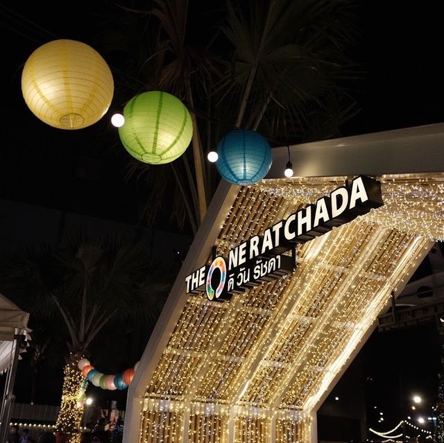 The One Ratchada ตลาดนัดกลางคืน ใกล้รถไฟฟ้าใต้ดิน